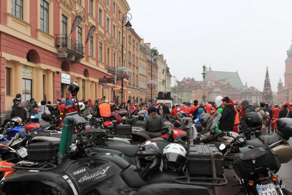 Plac Zamkowy zatkany motocyklami.