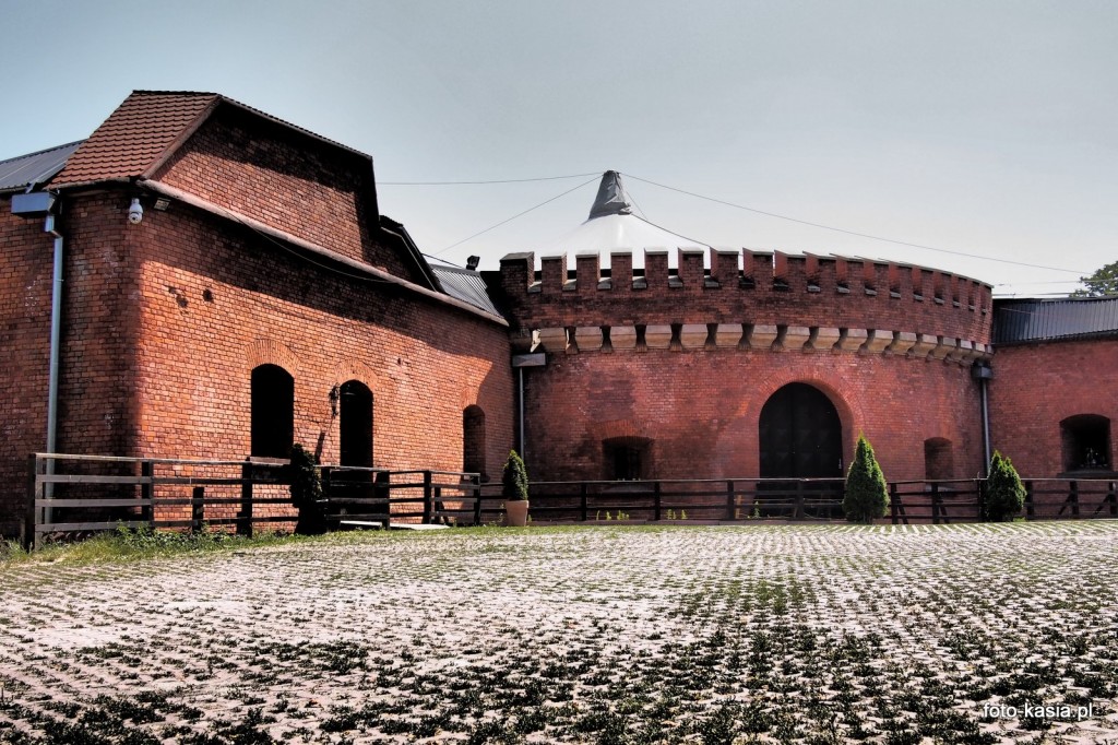 W Warszawie kryje się wiele miejsc do których każdy chciałby zajrzeć ale dostęp jest ograniczony. 