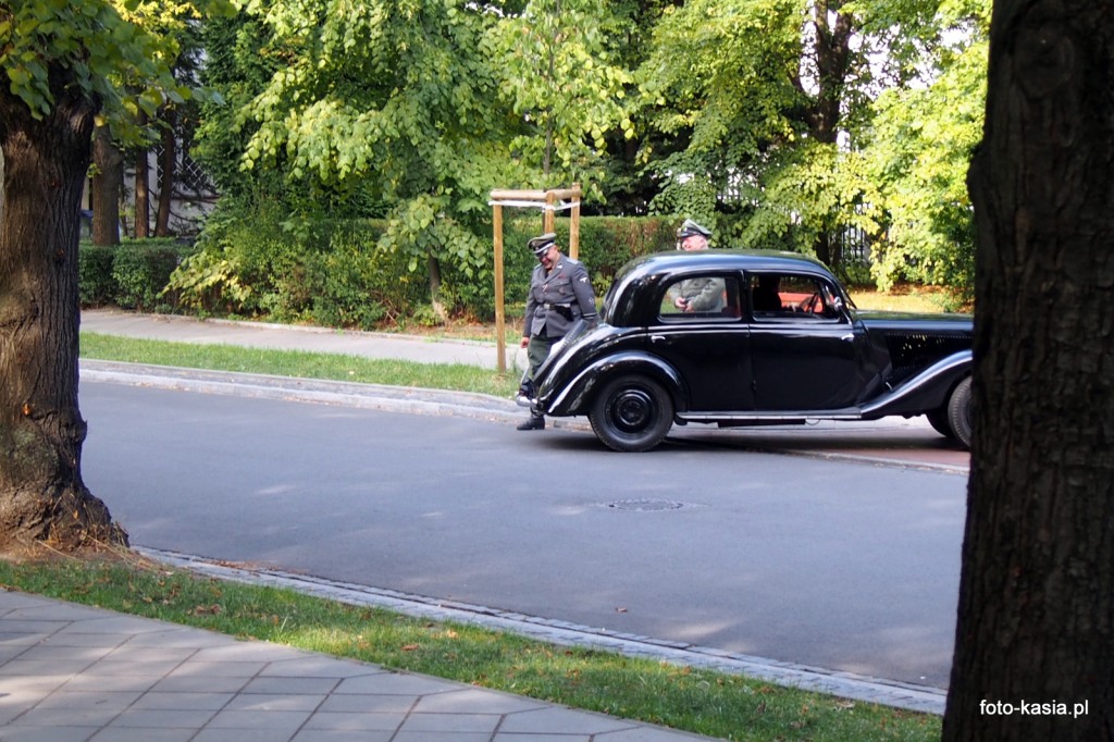 Samochód z niemieckimi agentami gestapo.