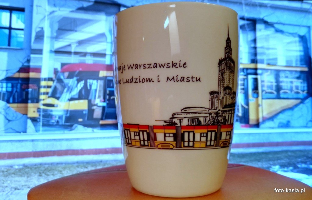 A na koniec niespodzianka od Tramwajów Warszawskich. Coś słodkiego i bardzo wygodny w użyciu kubek. Dziękuję :)